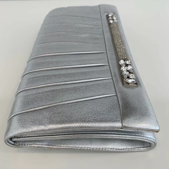 RENE CAOVILLA METALLIC SILVER LEATHER EMBELLISHED CLUTCH - Picture 4 of 13